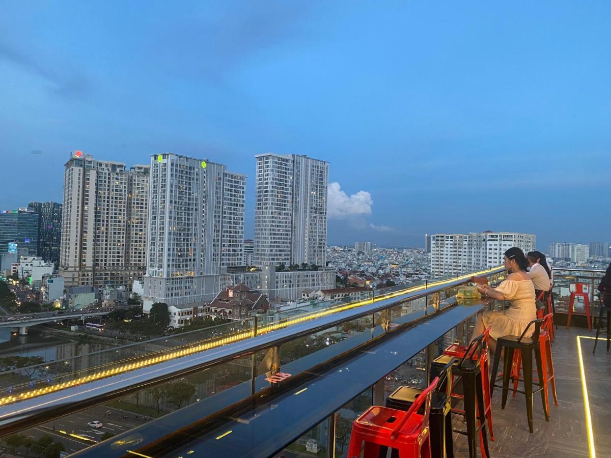 capsule hotel saigon